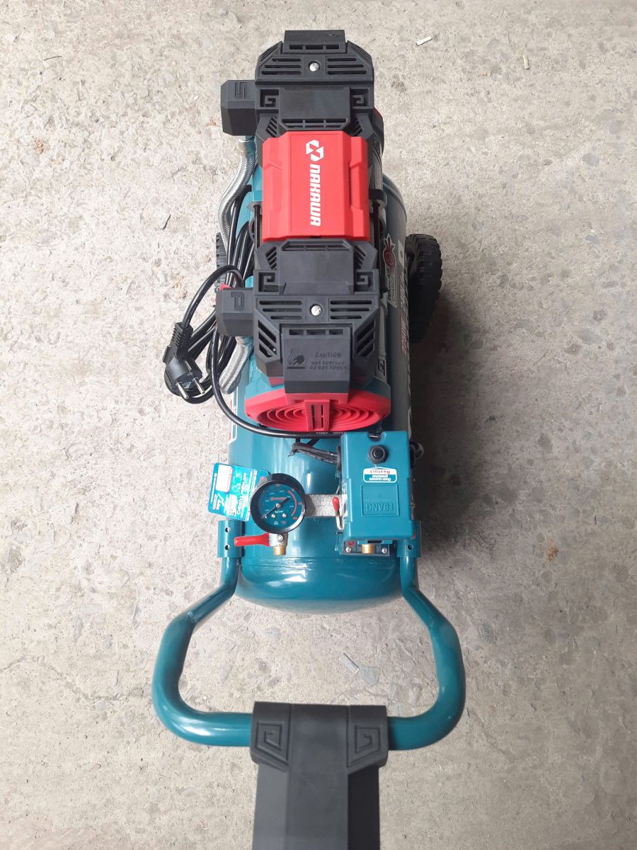 MAY-nen-khi-khong-dau-nakawa-len-hoi-nhanh-nk-bh-3030-turbo-mat-truoc